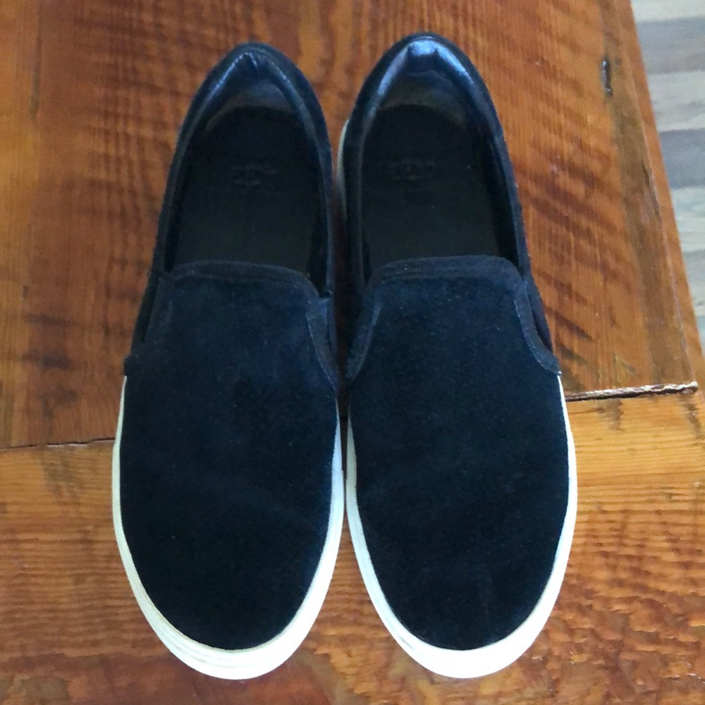 UGG slip on sneaker